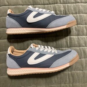 Tretorn Women's Sneakers in Navy and Gray